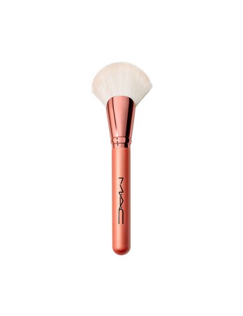 MAC 143S Bronzer Fan Brush product photo