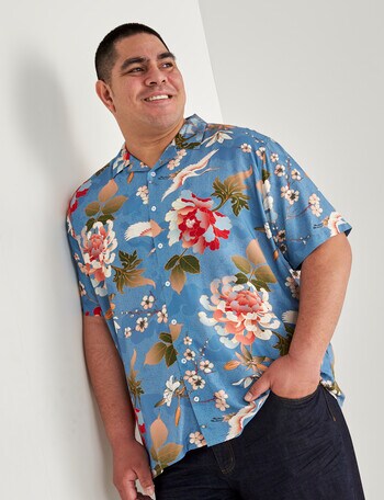 Tarnish King Size Floral Short Sleeve Viscose Shirt, Blue product photo