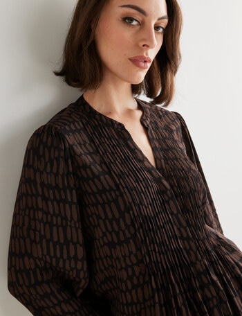 Oliver Black Pintuck V Neck Long Sleeve Shirt, Black & Brown product photo