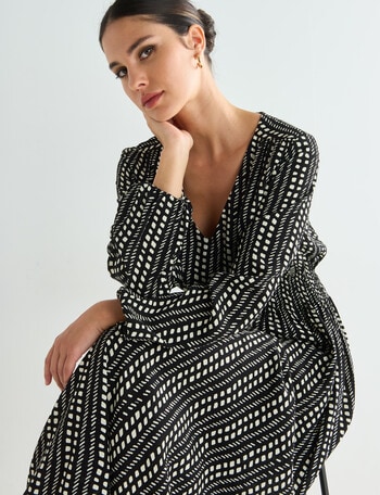 Whistle Abstract Print Long Sleeve V Neck Midi Dress, Black product photo