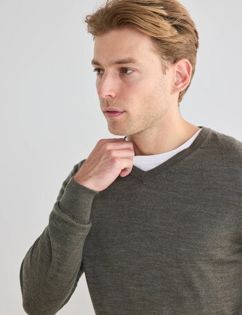 North South Merino Merino V-Neck Jumper, Khaki Marle product photo