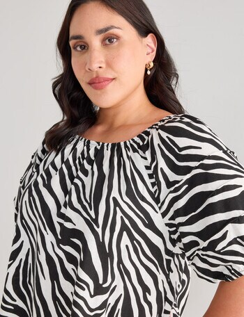 Studio Curve Linen Blend Gathered Raglan Top, Black Zebra product photo