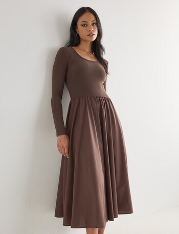 Whistle Long Sleeve Round Neck Rib Dress, Chocolate product photo